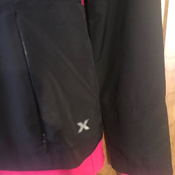 Xersion womens size medium activewear windbreaker. Black and pink. - Picture 2 of 6